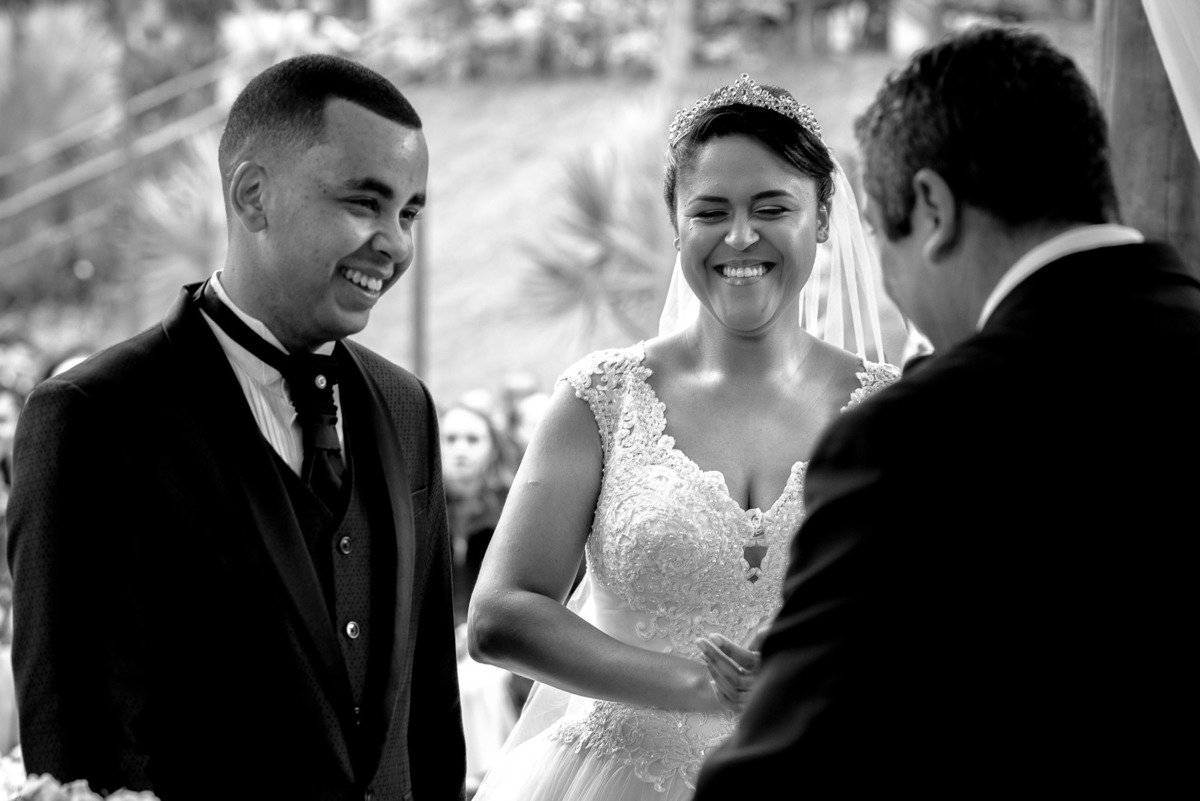 Cerimonia de casamento, chacara paraiso. Fotos de casamento. Wedding. casamento ao ar livre. casamento no campo. Terno do noivo. terno de noivo. Vestido da noiva. vestido de noiva.