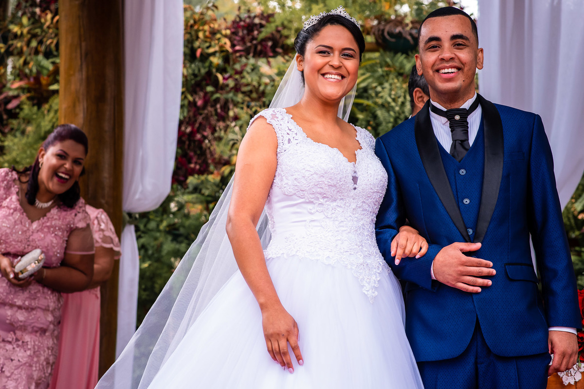 Cerimonia de casamento, chacara paraiso. Fotos de casamento. Wedding. casamento ao ar livre. casamento no campo. Terno do noivo. terno de noivo. Vestido da noiva. vestido de noiva.