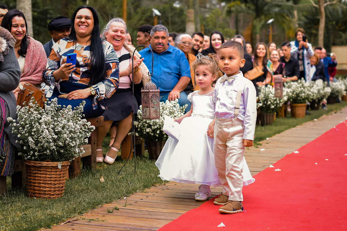 Cerimonia de casamento, chacara paraiso. Fotos de casamento. Wedding. casamento ao ar livre. casamento no campo. Terno do noivo. terno de noivo. Vestido da noiva. vestido de noiva.