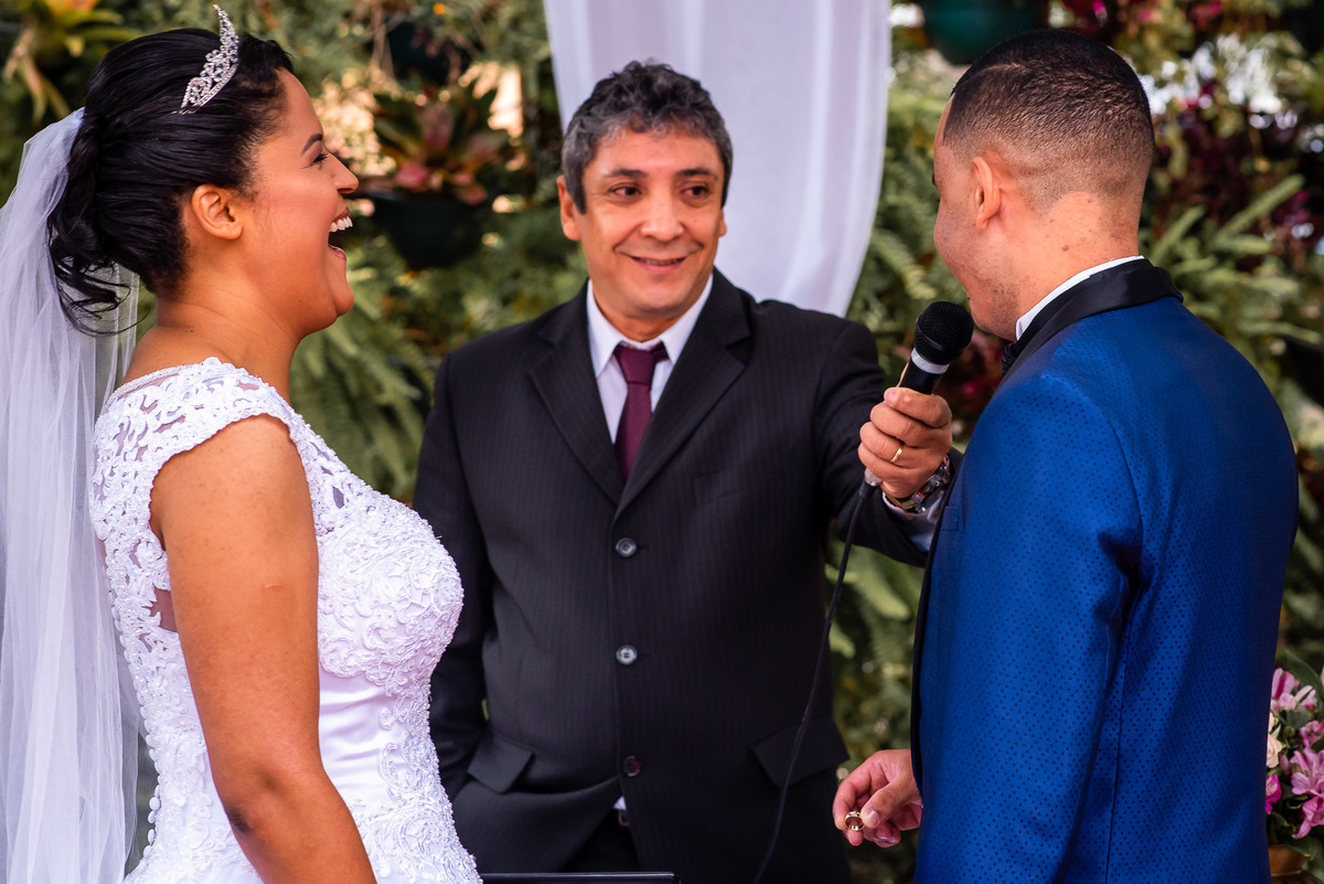 Cerimonia de casamento, chacara paraiso. Fotos de casamento. Wedding. casamento ao ar livre. casamento no campo. Terno do noivo. terno de noivo. Vestido da noiva. vestido de noiva.