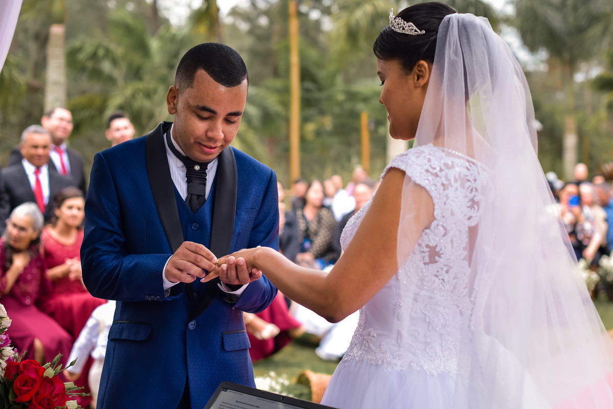 Cerimonia de casamento, chacara paraiso. Fotos de casamento. Wedding. casamento ao ar livre. casamento no campo. Terno do noivo. terno de noivo. Vestido da noiva. vestido de noiva.