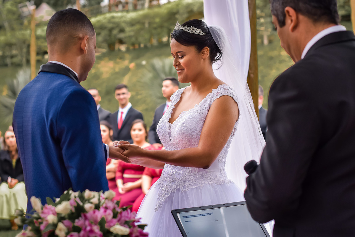 Cerimonia de casamento, chacara paraiso. Fotos de casamento. Wedding. casamento ao ar livre. casamento no campo. Terno do noivo. terno de noivo. Vestido da noiva. vestido de noiva.