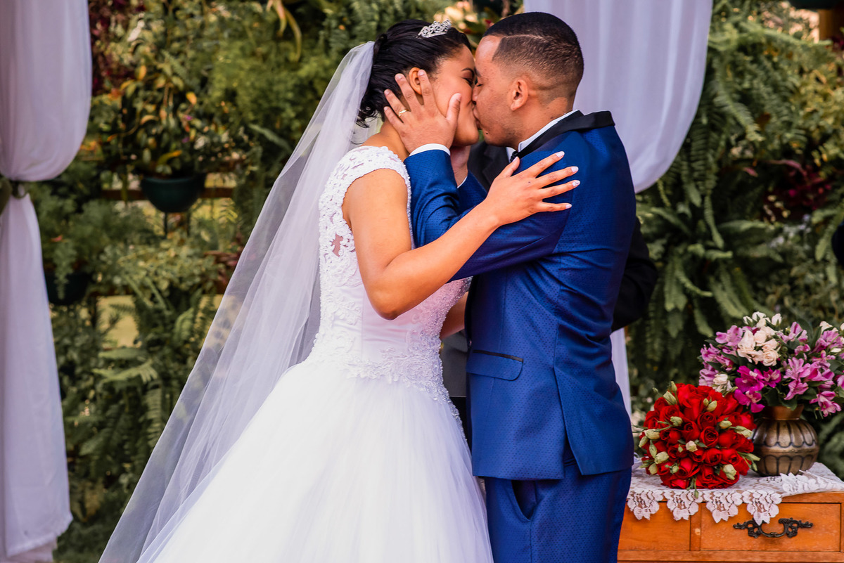 Cerimonia de casamento, chacara paraiso. Fotos de casamento. Wedding. casamento ao ar livre. casamento no campo. Terno do noivo. terno de noivo. Vestido da noiva. vestido de noiva.