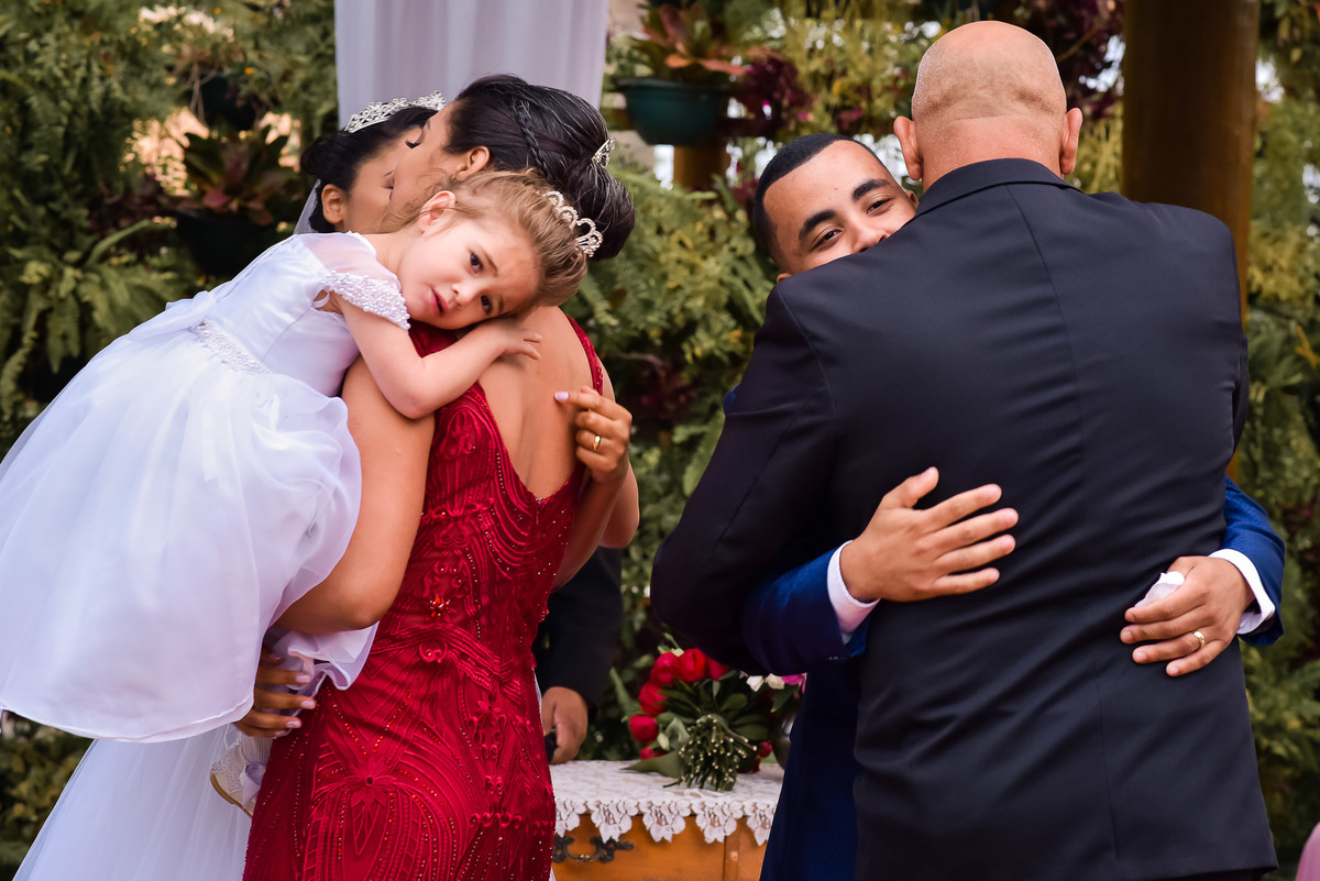 Cerimonia de casamento, chacara paraiso. Fotos de casamento. Wedding. casamento ao ar livre. casamento no campo. Terno do noivo. terno de noivo. Vestido da noiva. vestido de noiva.