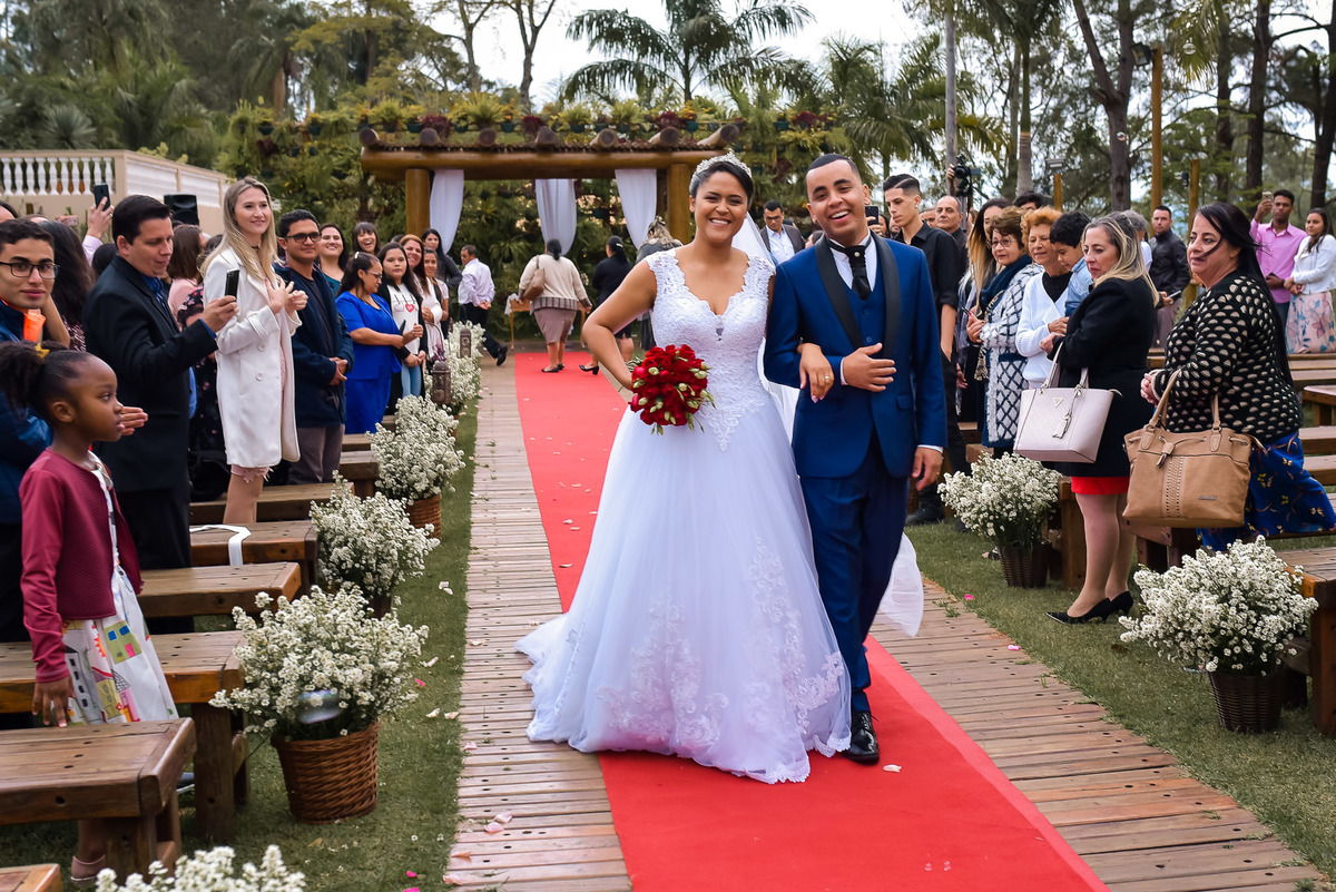Cerimonia de casamento, chacara paraiso. Fotos de casamento. Wedding. casamento ao ar livre. casamento no campo. Terno do noivo. terno de noivo. Vestido da noiva. vestido de noiva.