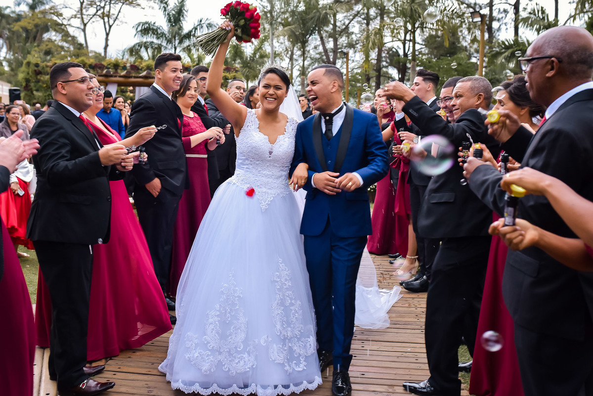 Cerimonia de casamento, chacara paraiso. Fotos de casamento. Wedding. casamento ao ar livre. casamento no campo. Terno do noivo. terno de noivo. Vestido da noiva. vestido de noiva.