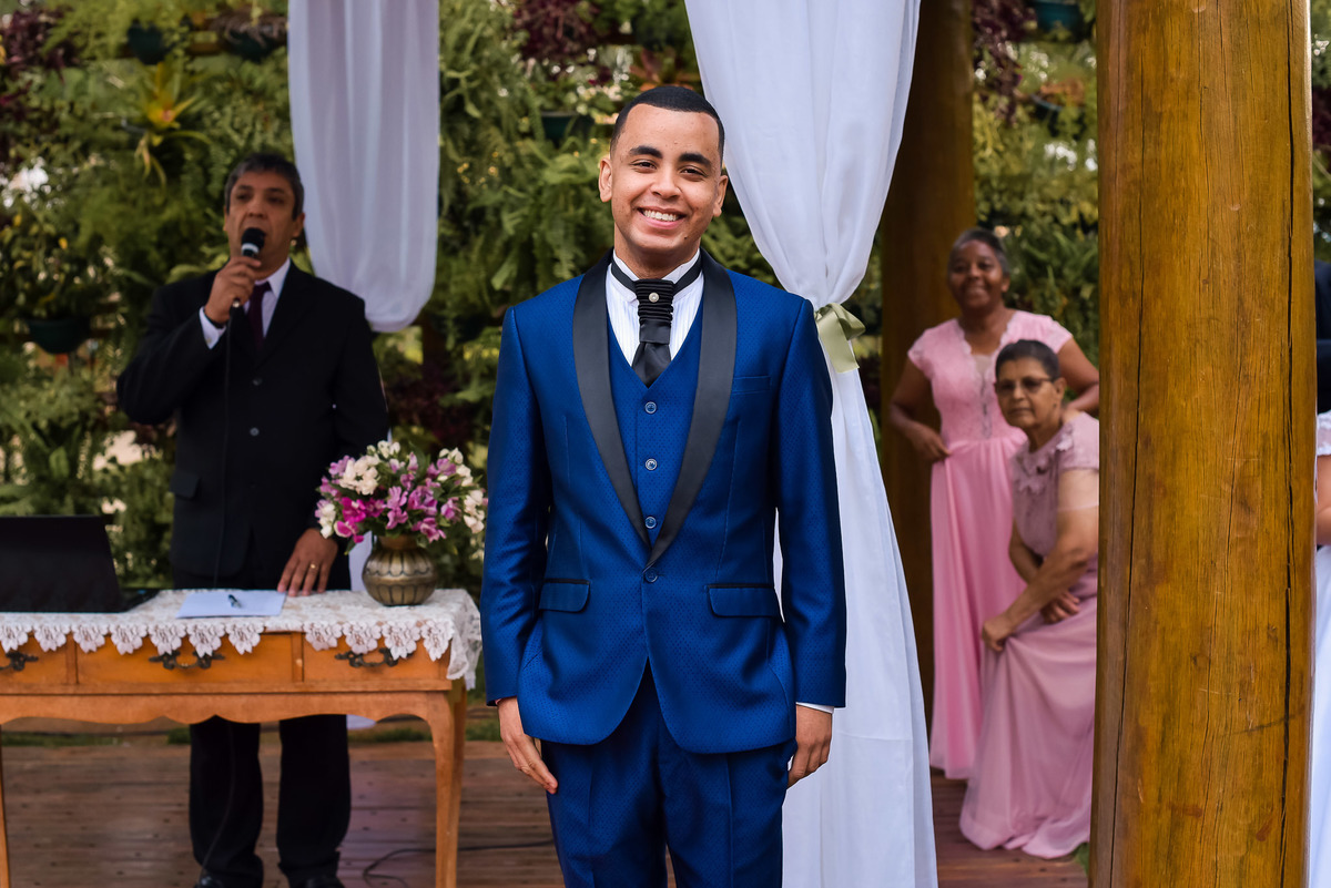 Cerimonia de casamento, chacara paraiso. Fotos de casamento. Wedding. casamento ao ar livre. casamento no campo. Terno do noivo. terno de noivo.