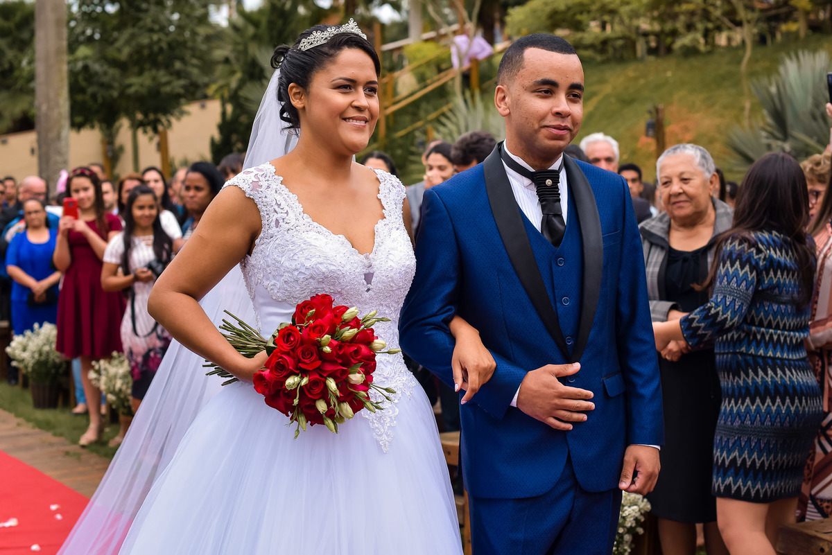 Cerimonia de casamento, chacara paraiso. Fotos de casamento. Wedding. casamento ao ar livre. casamento no campo. Terno do noivo. terno de noivo. Vestido da noiva. vestido de noiva.