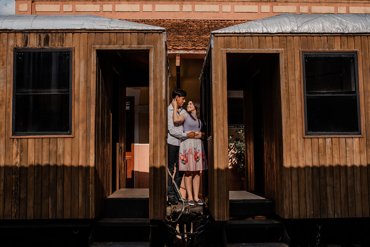 Ensaio Pre Wedding, Ensaio Casal,  Ensaio. Pre wedding em sao roque. cidade sao roque. o que fazer em sao roque. noivos sao roque sp. ensaio vintage. prewedding no trem.