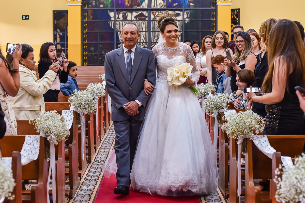 Cerimonia de casamento Santuário Diocesano Nossa Senhora Aparecida, vestido de noiva. fotos de casamento.
