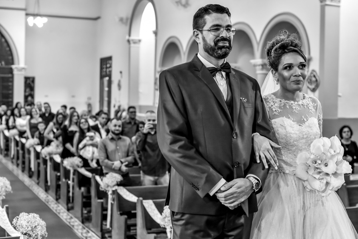 Cerimonia de casamento Santuário Diocesano Nossa Senhora Aparecida. fotos de casamento. fotos de casamento com emoção. fotos espontaneas. vestido de noiva. terno do noivo.