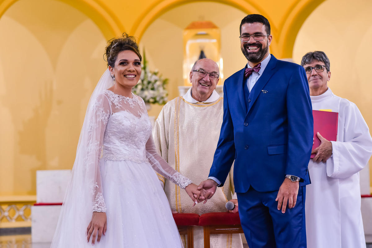 Cerimonia de casamento Santuário Diocesano Nossa Senhora Aparecida. fotos de casamento. fotos de casamento com emoção. fotos espontaneas. vestido de noiva. terno do noivo.
