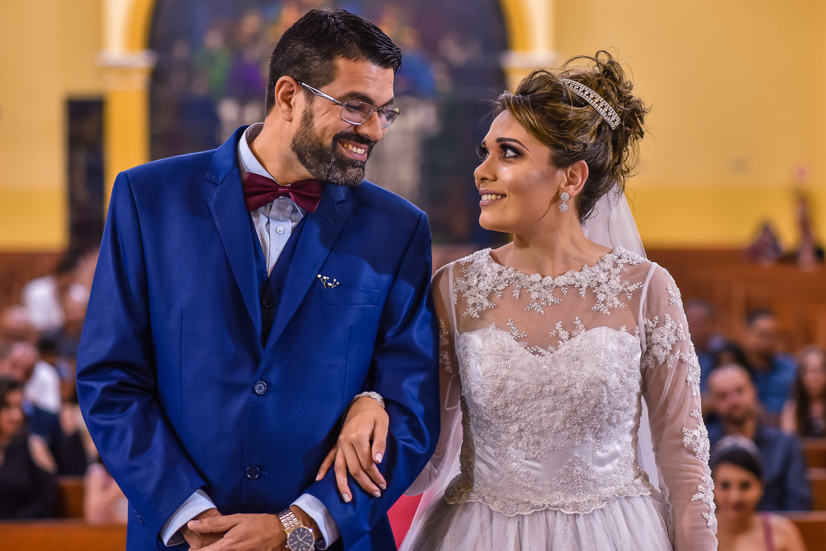 Cerimonia de casamento Santuário Diocesano Nossa Senhora Aparecida. fotos de casamento. fotos de casamento com emoção. fotos espontaneas. vestido de noiva. terno do noivo.