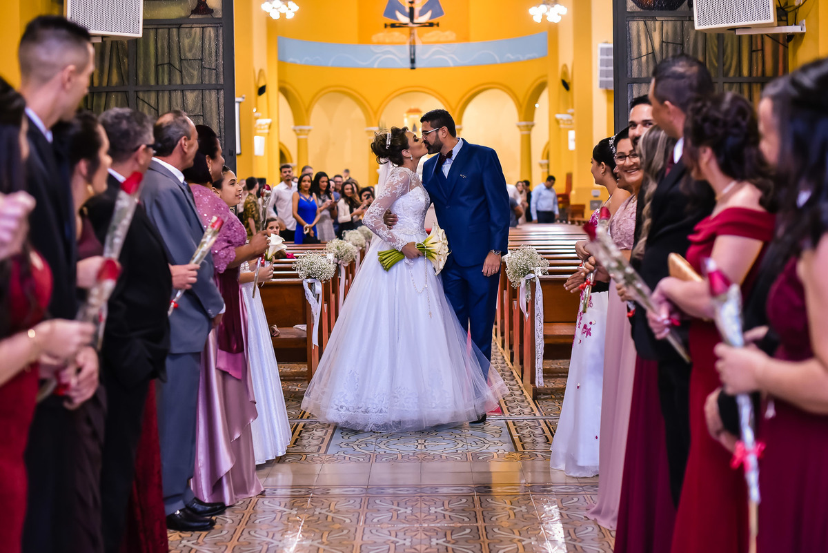 Cerimonia de casamento Santuário Diocesano Nossa Senhora Aparecida. fotos de casamento. fotos de casamento com emoção. fotos espontaneas.