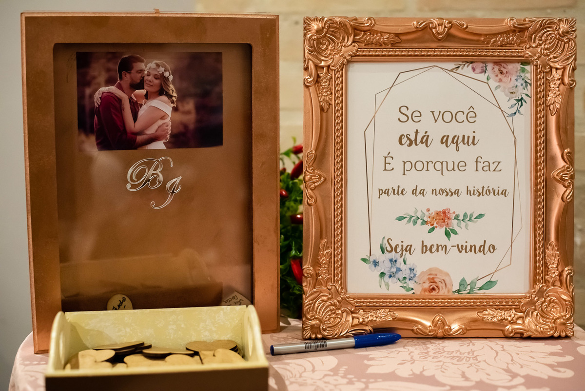 fotos de casamento. fotos de casamento com emoção. fotos espontaneas. fotos de casal. terno do noivo, vestido de noiva, buque de noiva.  recepçao churrascaria trevisan, 14 de dezembro.