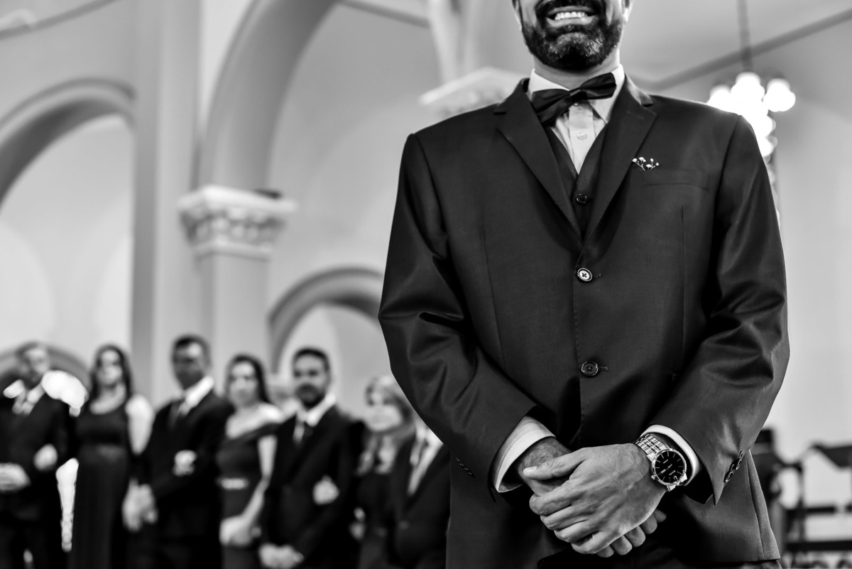 Cerimonia de casamento Santuário Diocesano Nossa Senhora Aparecida, terno do noivo. fotos de casamento.