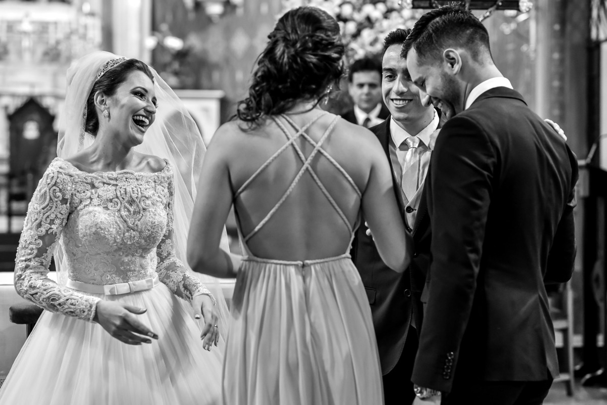 Cerimonia de casamento na catedral nossa senhora do desterro - jundiaí.  Vestido de noiva. terno do noivo. casamento na igreja. fotos de casamento.