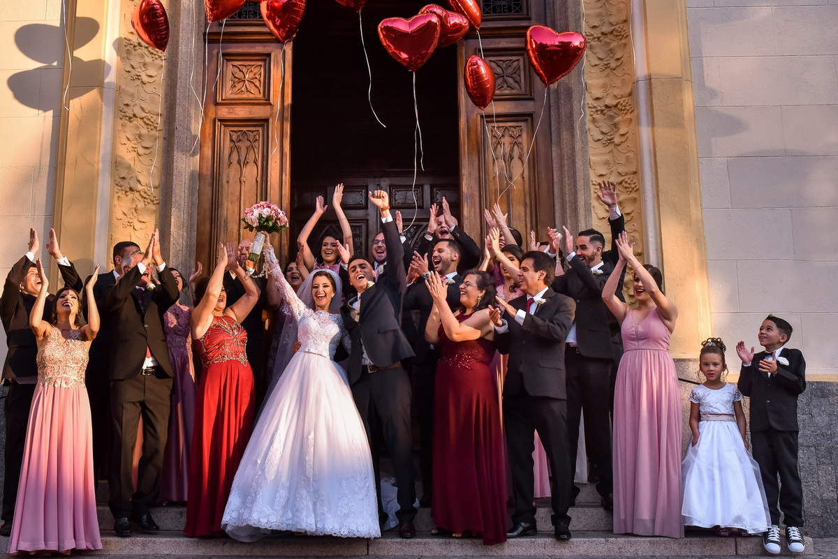 Cerimonia de casamento na catedral nossa senhora do desterro - jundiaí.  Vestido de noiva. terno do noivo. casamento na igreja. fotos de casamento.