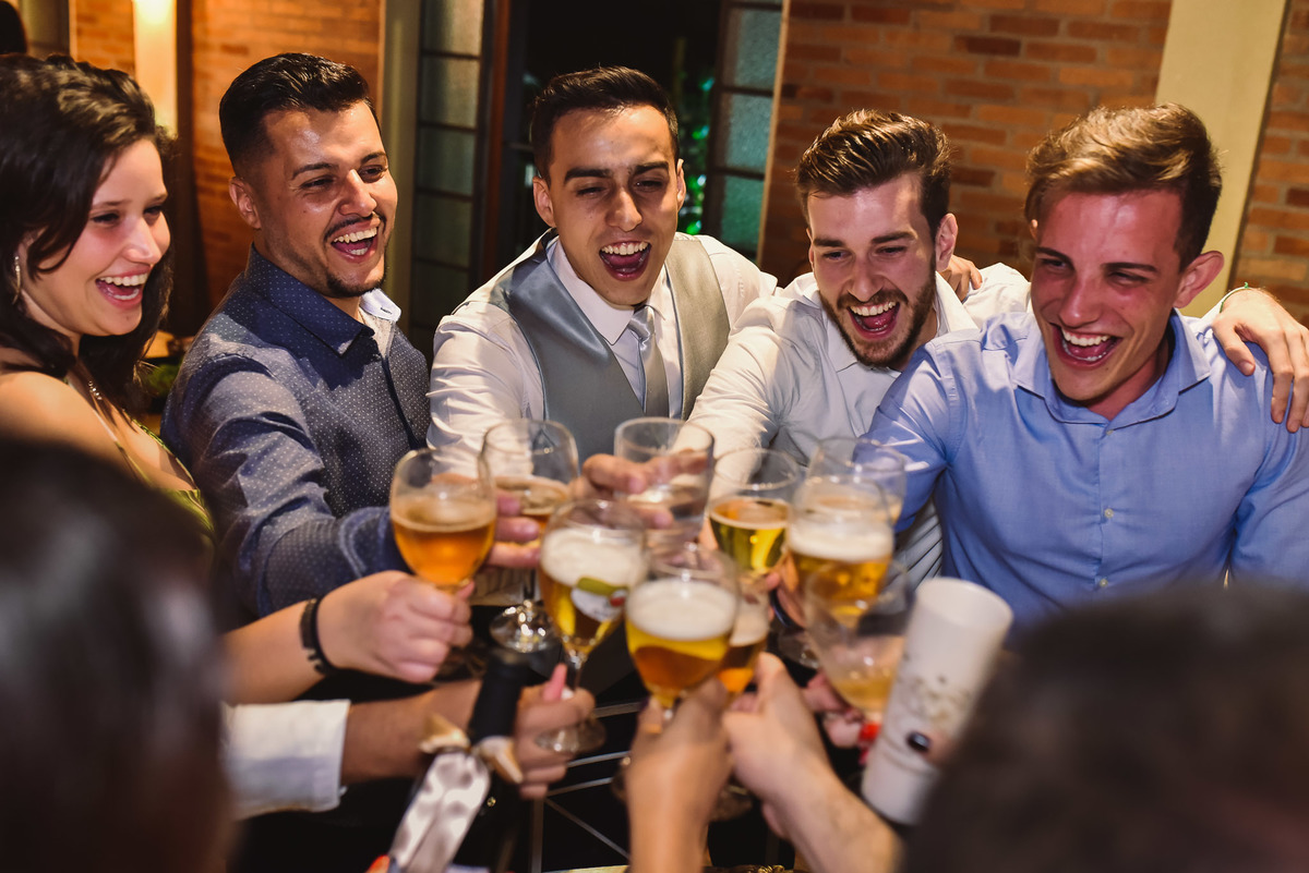 recepçao estaçao fazenda. fotos de casamento estação fazenda. fotos expontaneas. fotografo contador de historia, contador de historia. fotografo de casamento.  fotos de balada. vestido de noiva. terno do noivo.