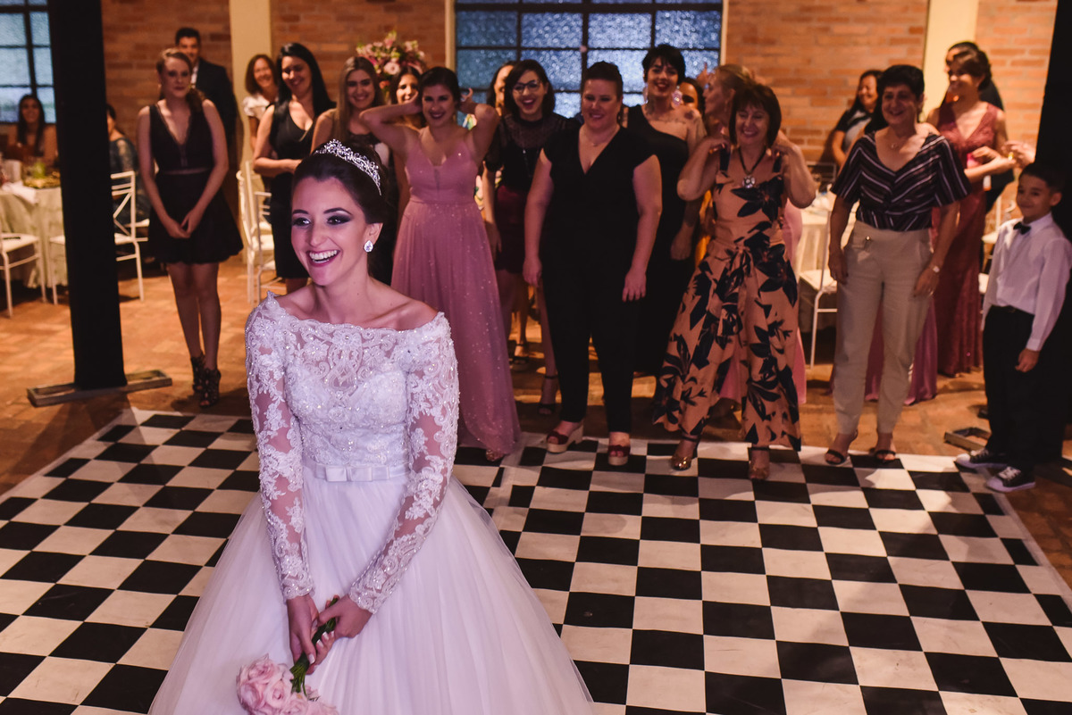 recepçao estaçao fazenda. fotos de casamento estação fazenda. fotos expontaneas. fotografo contador de historia, contador de historia. fotografo de casamento.  fotos de balada. vestido de noiva. terno do noivo.