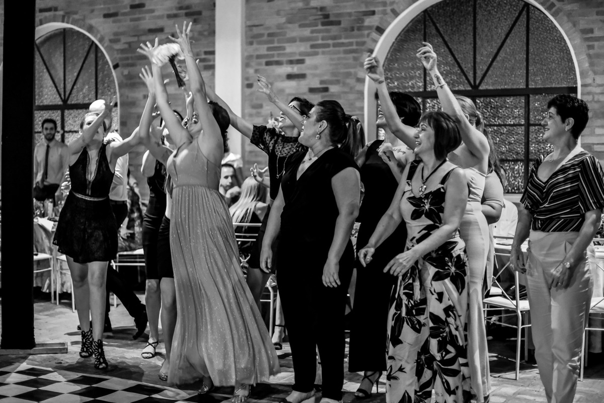 recepçao estaçao fazenda. fotos de casamento estação fazenda. fotos expontaneas. fotografo contador de historia, contador de historia. fotografo de casamento.  fotos de balada. vestido de noiva. terno do noivo.