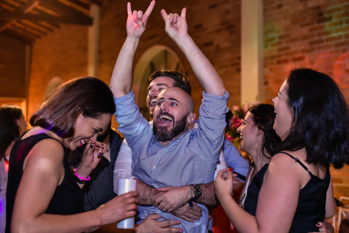 recepçao estaçao fazenda. fotos de casamento estação fazenda. fotos expontaneas. fotografo contador de historia, contador de historia. fotografo de casamento.  fotos de balada. vestido de noiva. terno do noivo.
