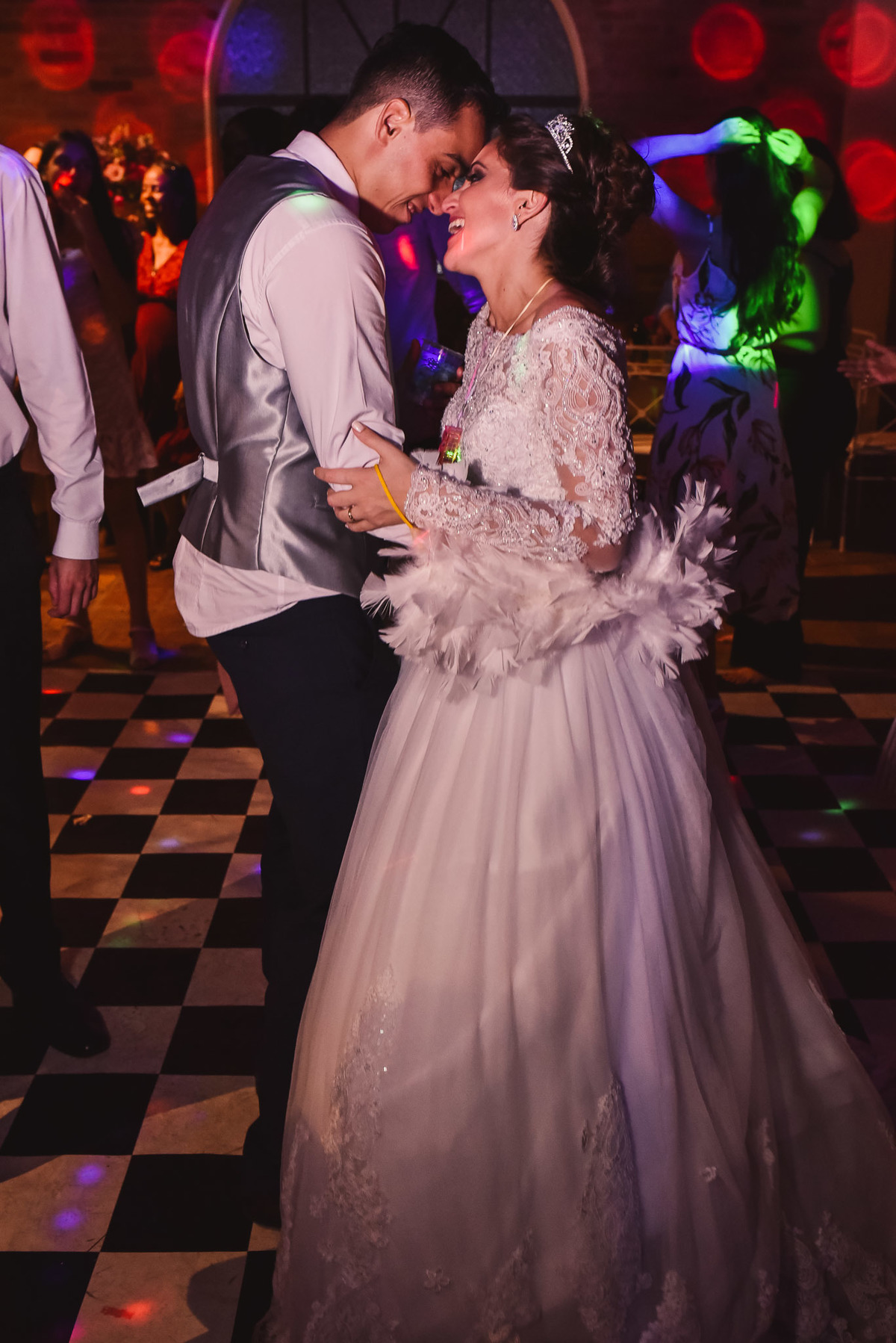 recepçao estaçao fazenda. fotos de casamento estação fazenda. fotos expontaneas. fotografo contador de historia, contador de historia. fotografo de casamento.  fotos de balada. vestido de noiva. terno do noivo.