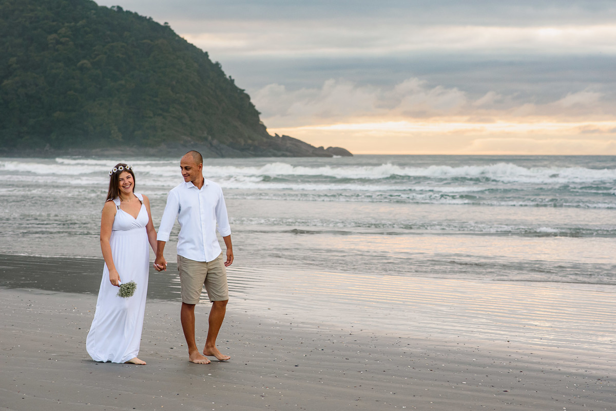 Ensaio pre wedding praia Riviera de são Lourenço Bertioga. ensaio noivos na praia. ensaio casal. casar na praia. Casamento pe na areia casamento na praia. Praia Bertioga. Fotos praia Bertioga. Pre Wedding bertioga. 