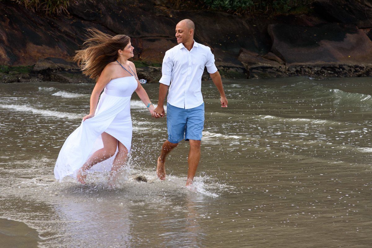 Ensaio pre wedding praia Riviera de são Lourenço Bertioga. ensaio noivos na praia. ensaio casal. casar na praia. Casamento pe na areia casamento na praia. Praia Bertioga. Fotos praia Bertioga. Pre Wedding bertioga. 