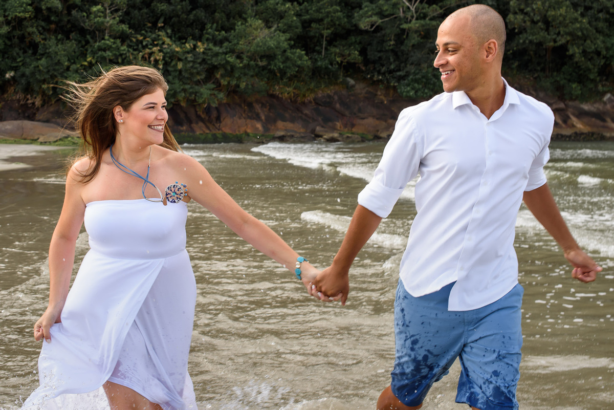 Ensaio pre wedding praia Riviera de são Lourenço Bertioga. ensaio noivos na praia. ensaio casal. casar na praia. Casamento pe na areia casamento na praia. Praia Bertioga. Fotos praia Bertioga. Pre Wedding bertioga. 