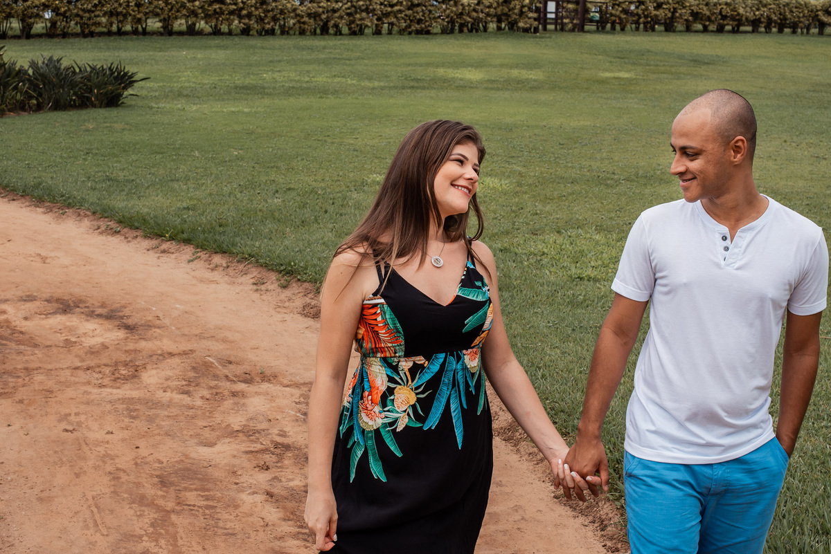 Ensaio pre wedding praia Riviera de são Lourenço Bertioga. ensaio noivos na praia. ensaio casal. casar na praia. Casamento pe na areia casamento na praia. Praia Bertioga. Fotos praia Bertioga. Pre Wedding bertioga. 