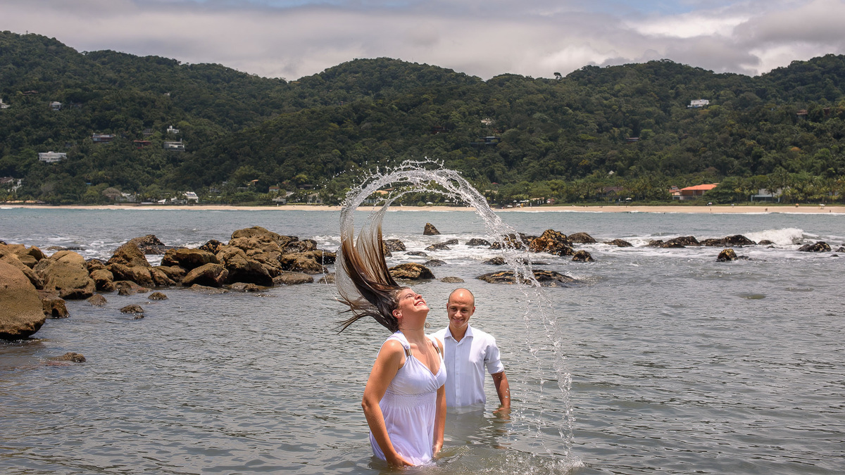 Ensaio pre wedding praia das conchas guaruja. ensaio noivos na praia. ensaio casal. casar na praia. Casamento pe na areia casamento na praia.