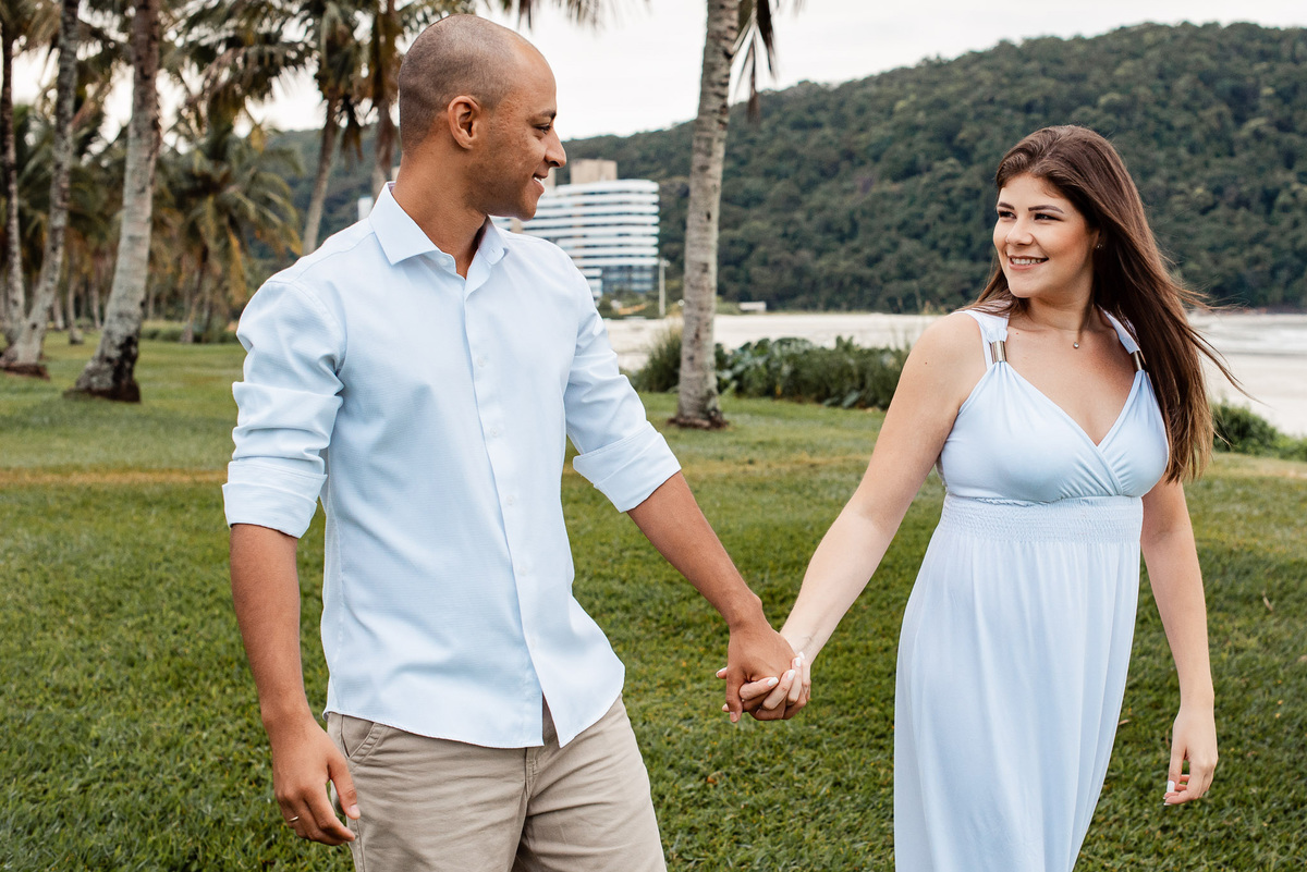 Ensaio pre wedding praia Riviera de são Lourenço Bertioga. ensaio noivos na praia. ensaio casal. casar na praia. Casamento pe na areia casamento na praia. Praia Bertioga. Fotos praia Bertioga. Pre Wedding bertioga. 