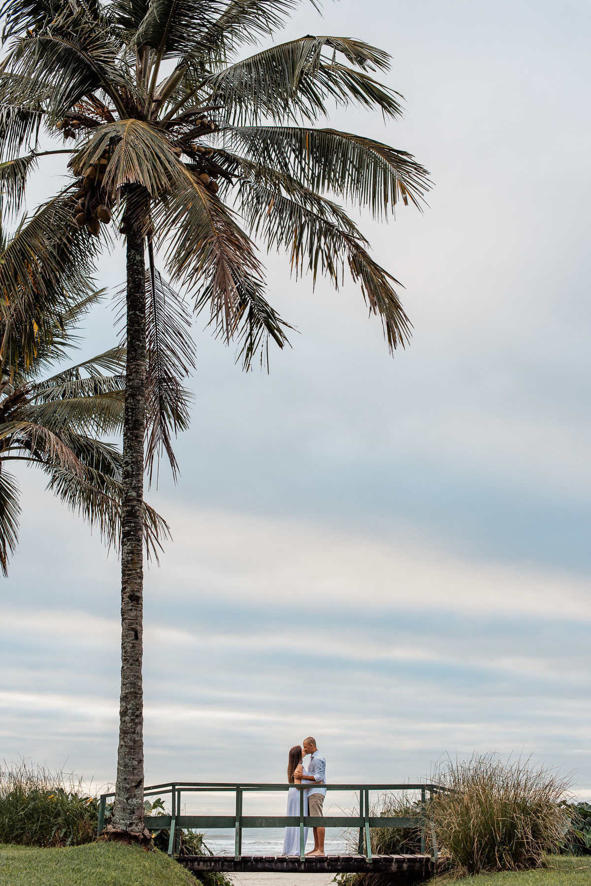 Ensaio pre wedding praia Riviera de são Lourenço Bertioga. ensaio noivos na praia. ensaio casal. casar na praia. Casamento pe na areia casamento na praia. Praia Bertioga. Fotos praia Bertioga. Pre Wedding bertioga. 
