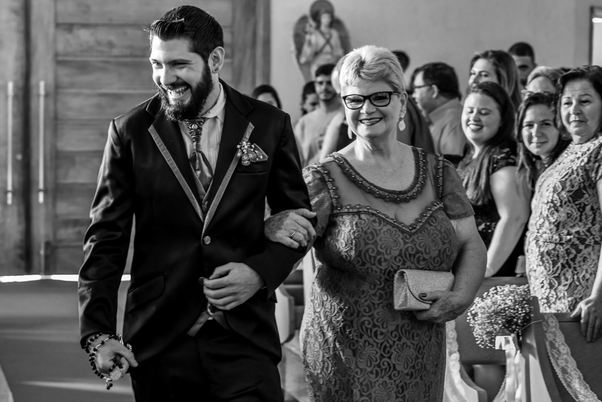 Cerimonia de casamento paroquia cristo redentor.  Vestido de noiva. terno do noivo. casamento na igreja. fotos de casamento.