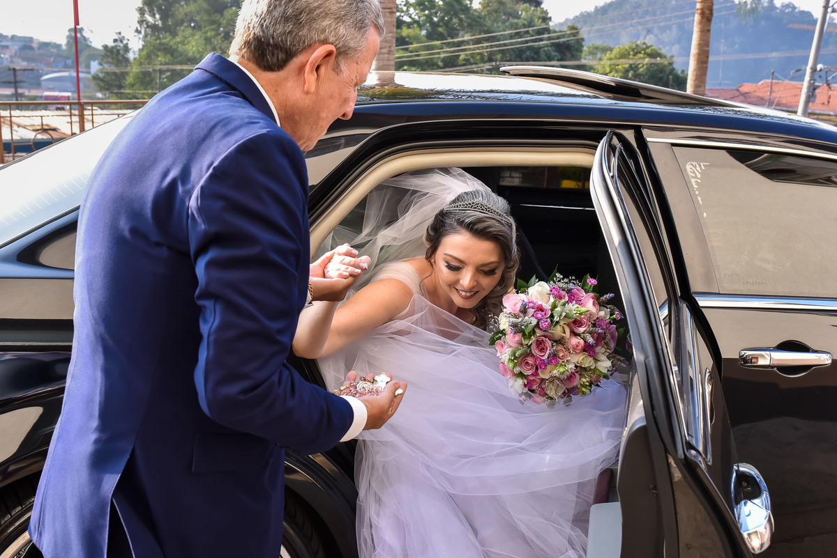 Cerimonia de casamento paroquia cristo redentor.  Vestido de noiva. terno do noivo. casamento na igreja. fotos de casamento.
