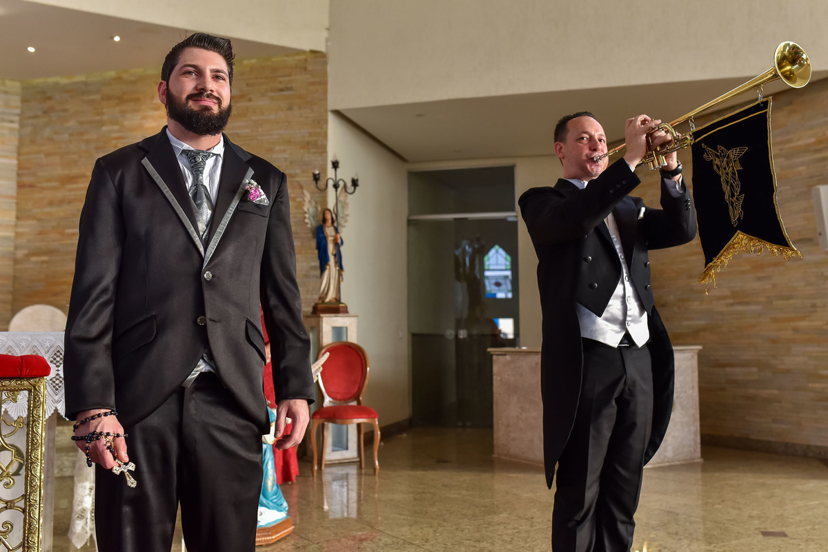 Cerimonia de casamento paroquia cristo redentor.  Vestido de noiva. terno do noivo. casamento na igreja. fotos de casamento.