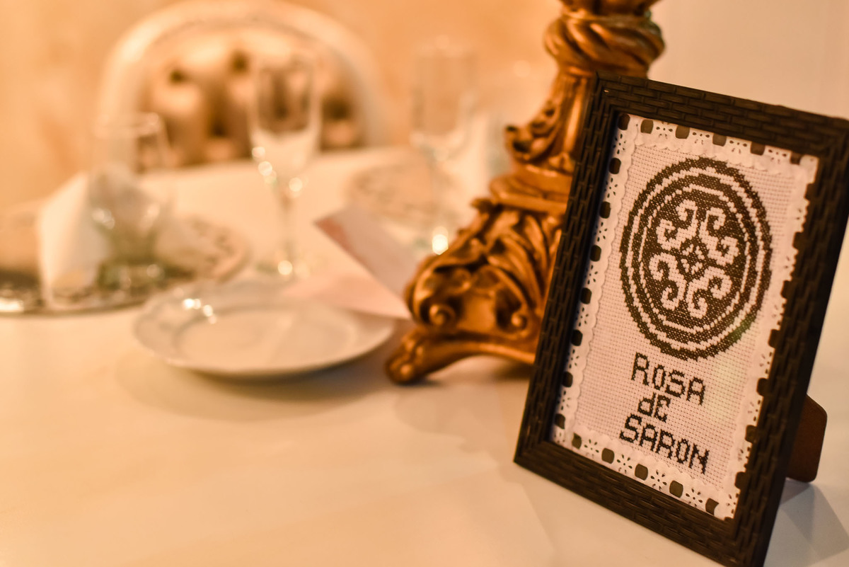 Miros Buffet. fotos de casamento miros Buffet. fotos expontaneas. fotografo contador de historia, contador de historia. fotografo de casamento.  fotos de balada. vestido de noiva. terno do noivo. Rosa de Saron.