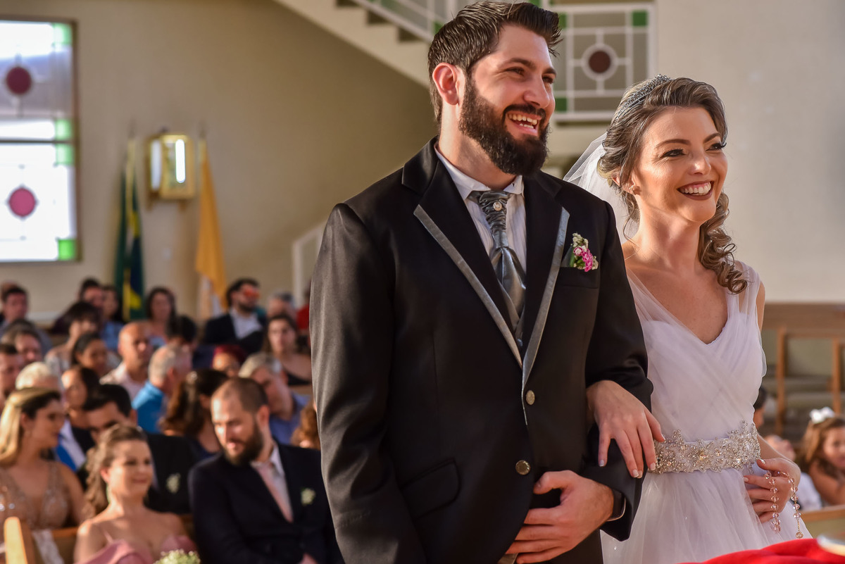 Cerimonia de casamento paroquia cristo redentor.  Vestido de noiva. terno do noivo. casamento na igreja. fotos de casamento.
