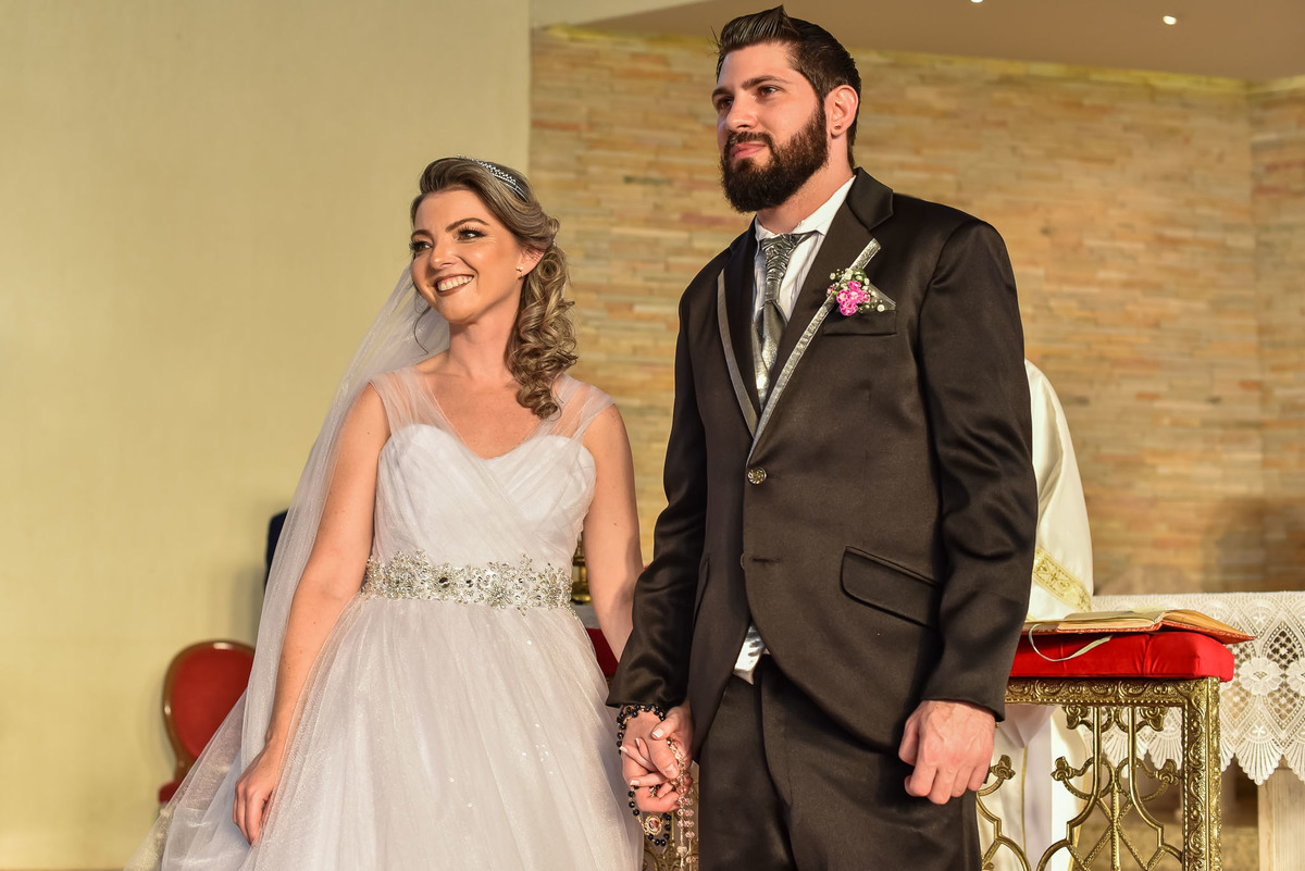 Cerimonia de casamento paroquia cristo redentor.  Vestido de noiva. terno do noivo. casamento na igreja. fotos de casamento.