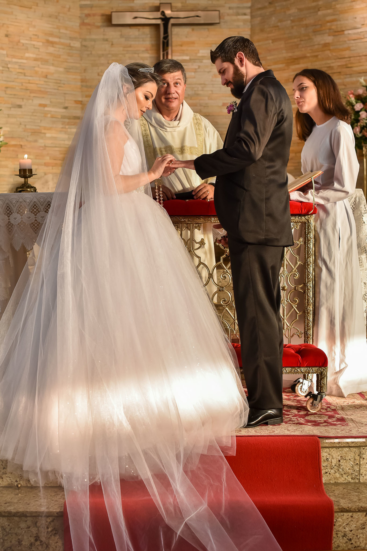 Cerimonia de casamento paroquia cristo redentor.  Vestido de noiva. terno do noivo. casamento na igreja. fotos de casamento.