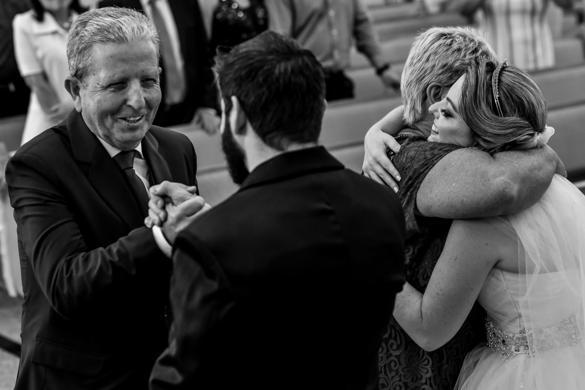Cerimonia de casamento paroquia cristo redentor.  Vestido de noiva. terno do noivo. casamento na igreja. fotos de casamento.