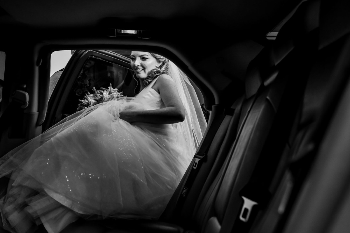 Cerimonia de casamento paroquia cristo redentor.  Vestido de noiva. terno do noivo. casamento na igreja. fotos de casamento.