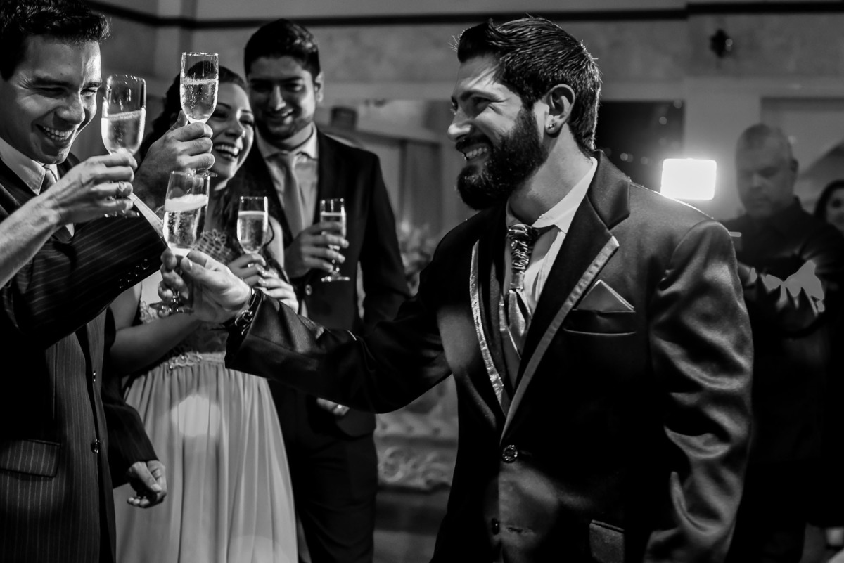 Miros Buffet. fotos de casamento miros Buffet. fotos expontaneas. fotografo contador de historia, contador de historia. fotografo de casamento.  fotos de balada. vestido de noiva. terno do noivo.