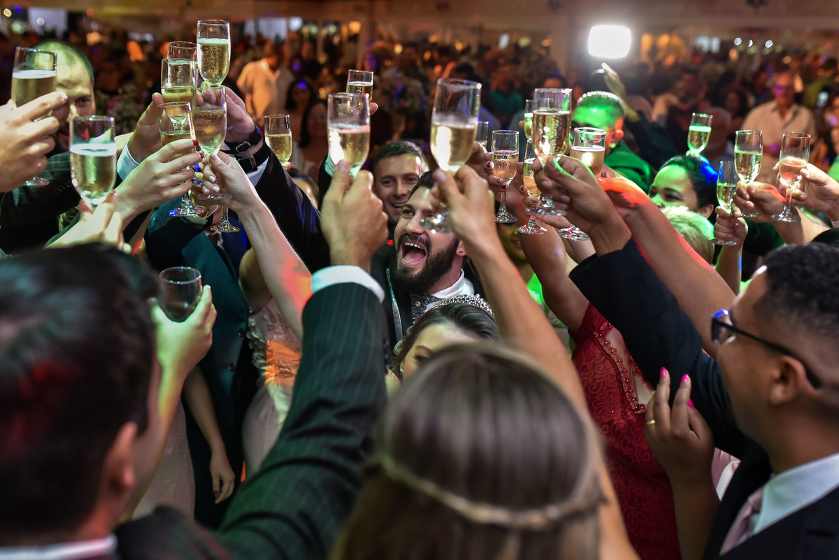 Miros Buffet. fotos de casamento miros Buffet. fotos expontaneas. fotografo contador de historia, contador de historia. fotografo de casamento.  fotos de balada. vestido de noiva. terno do noivo.