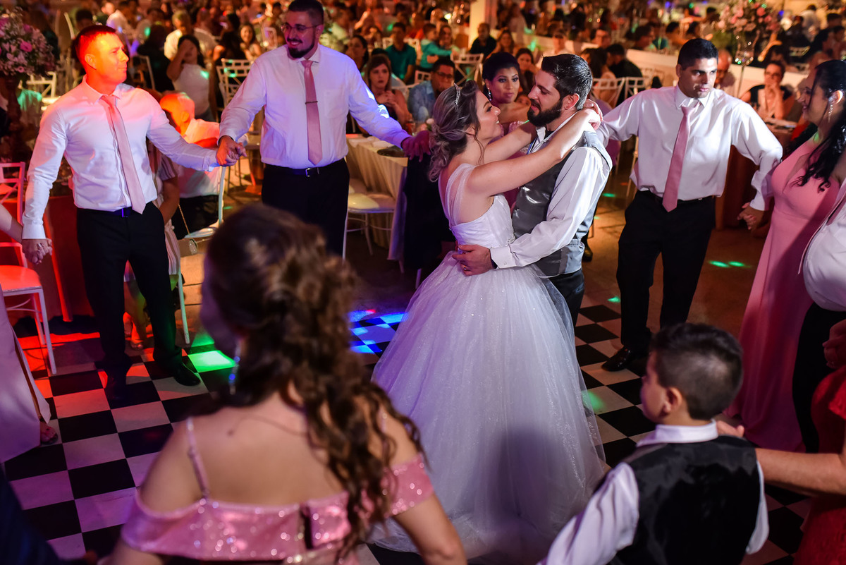 Miros Buffet. fotos de casamento miros Buffet. fotos expontaneas. fotografo contador de historia, contador de historia. fotografo de casamento.  fotos de balada. vestido de noiva. terno do noivo.