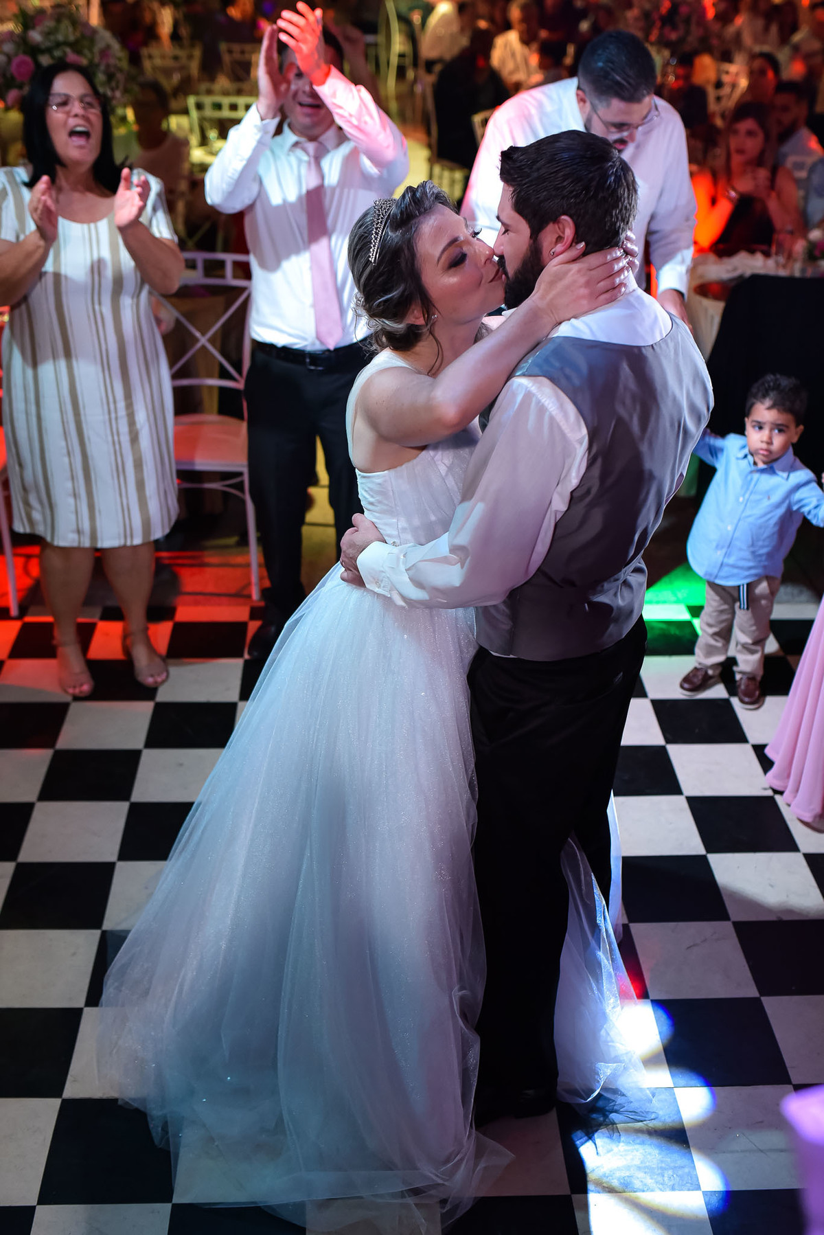 Miros Buffet. fotos de casamento miros Buffet. fotos expontaneas. fotografo contador de historia, contador de historia. fotografo de casamento.  fotos de balada. vestido de noiva. terno do noivo.