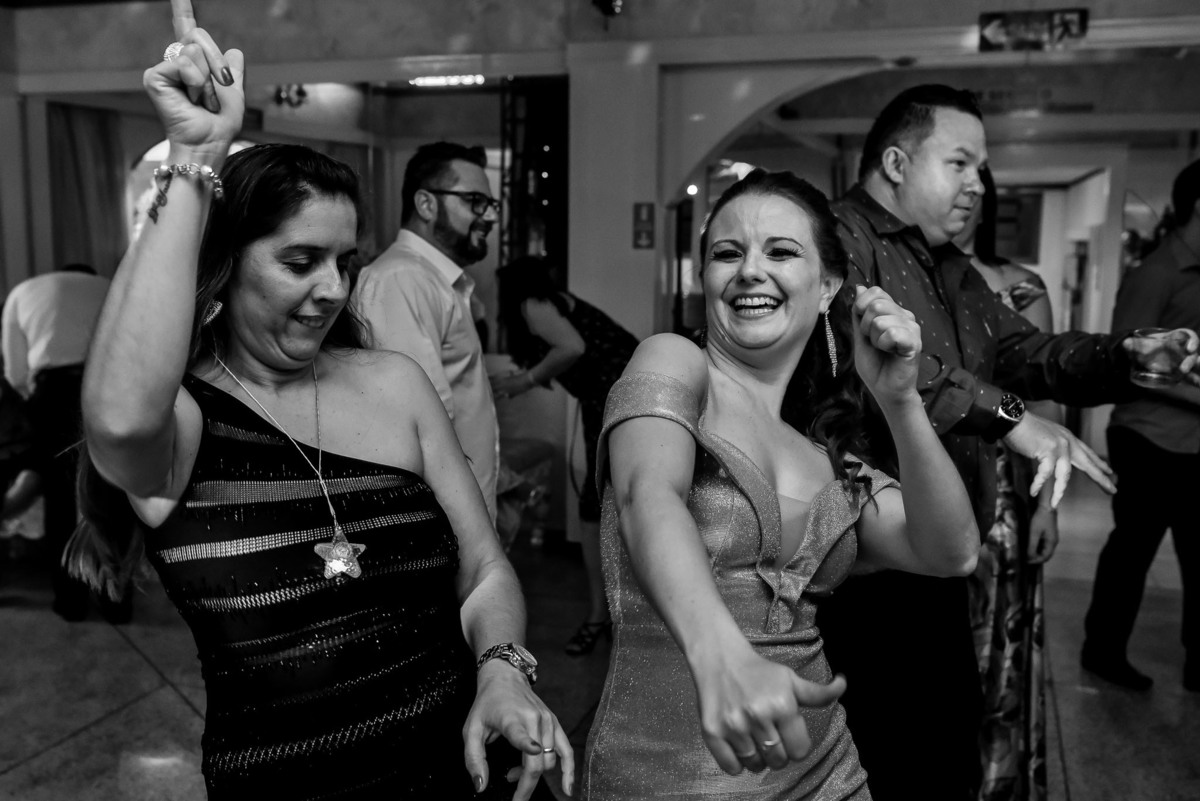 Miros Buffet. fotos de casamento miros Buffet. fotos expontaneas. fotografo contador de historia, contador de historia. fotografo de casamento.  fotos de balada. vestido de noiva. terno do noivo.