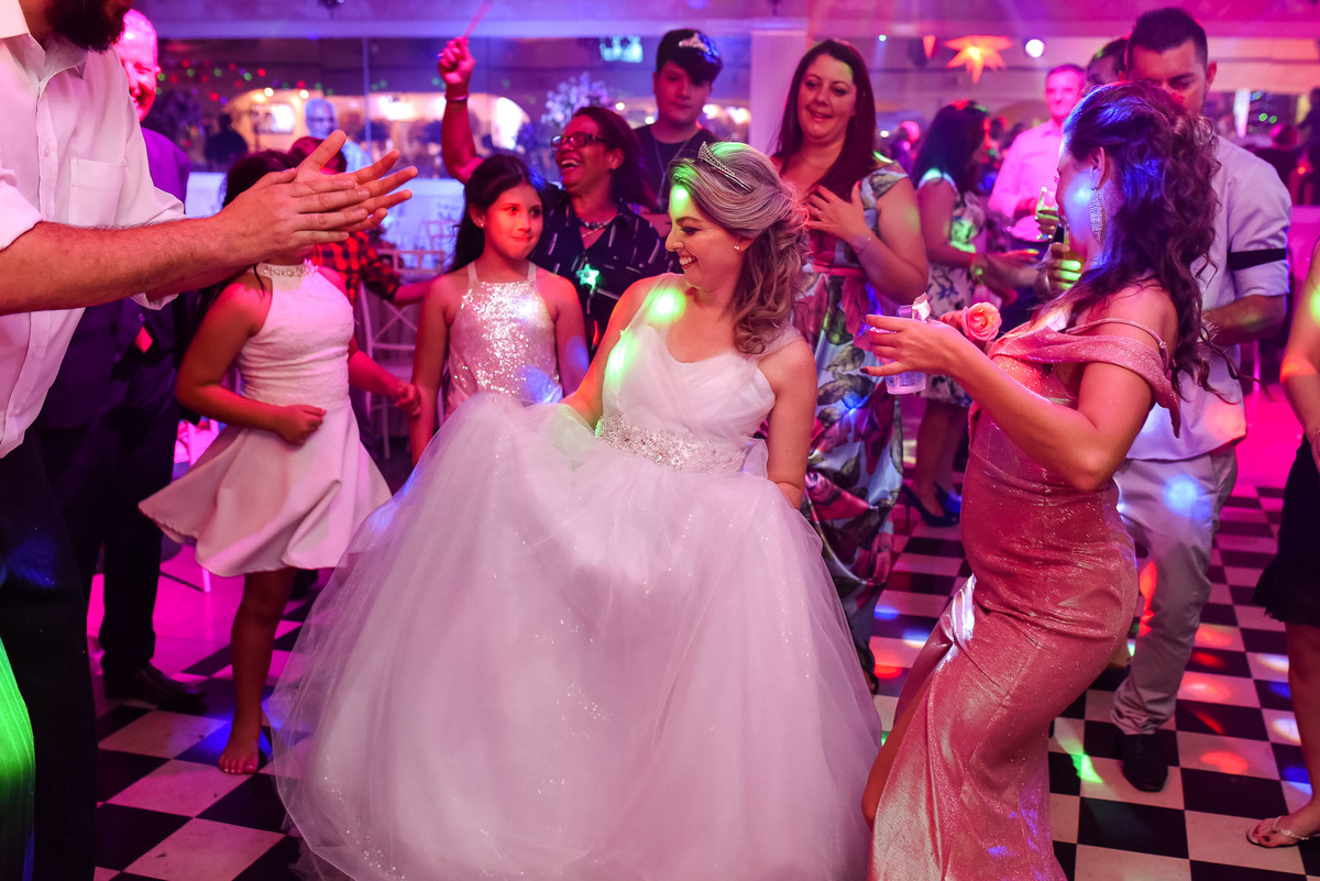 Miros Buffet. fotos de casamento miros Buffet. fotos expontaneas. fotografo contador de historia, contador de historia. fotografo de casamento.  fotos de balada. vestido de noiva. terno do noivo.