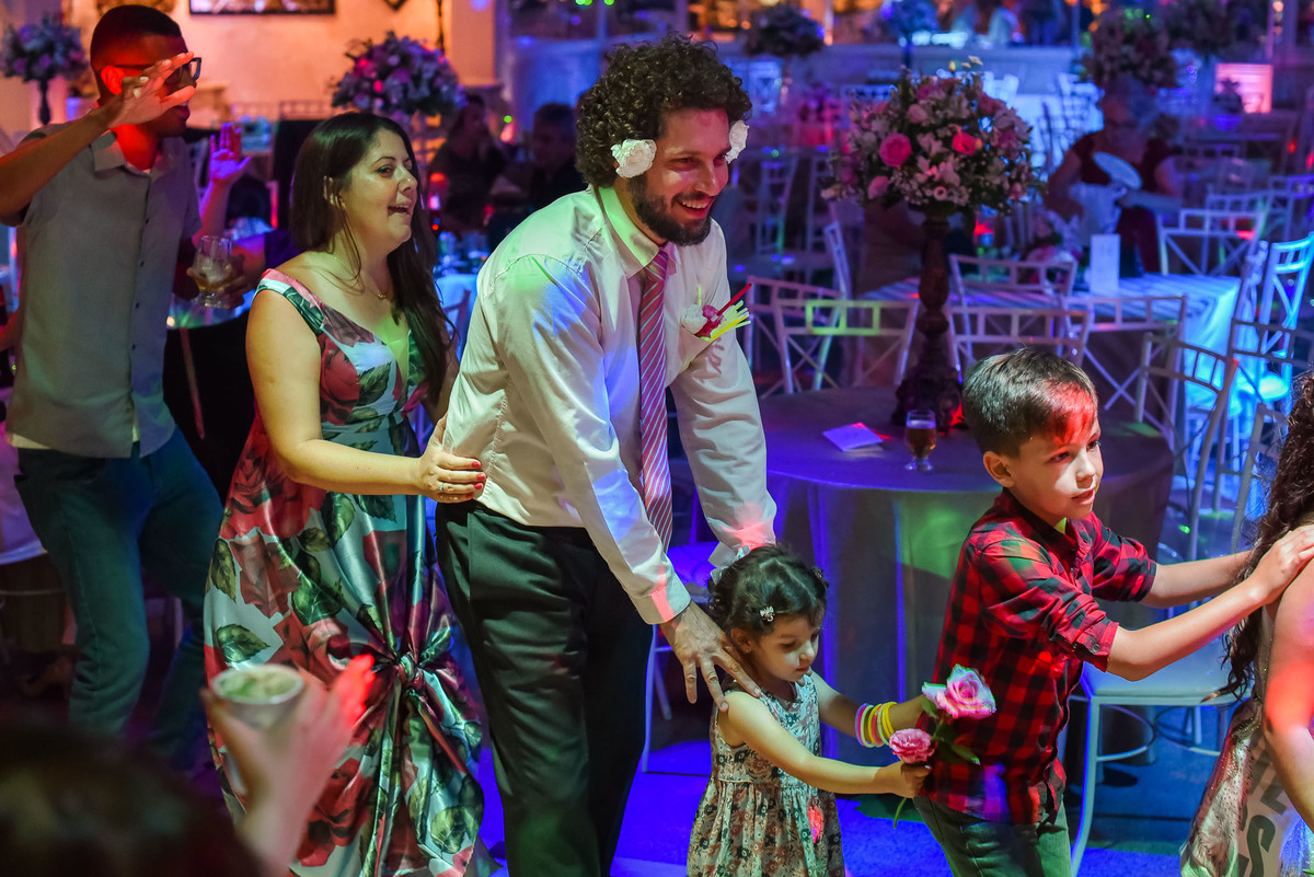 Miros Buffet. fotos de casamento miros Buffet. fotos expontaneas. fotografo contador de historia, contador de historia. fotografo de casamento.  fotos de balada. vestido de noiva. terno do noivo.